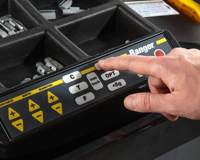 LS45DS Wheel Balancer Controls